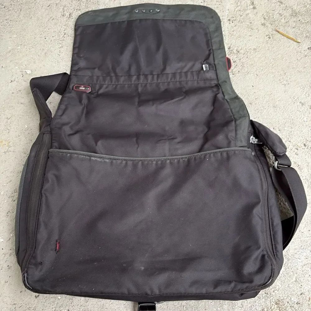 Tumi Hi Tech Messenger bag - Picture 7 of 11